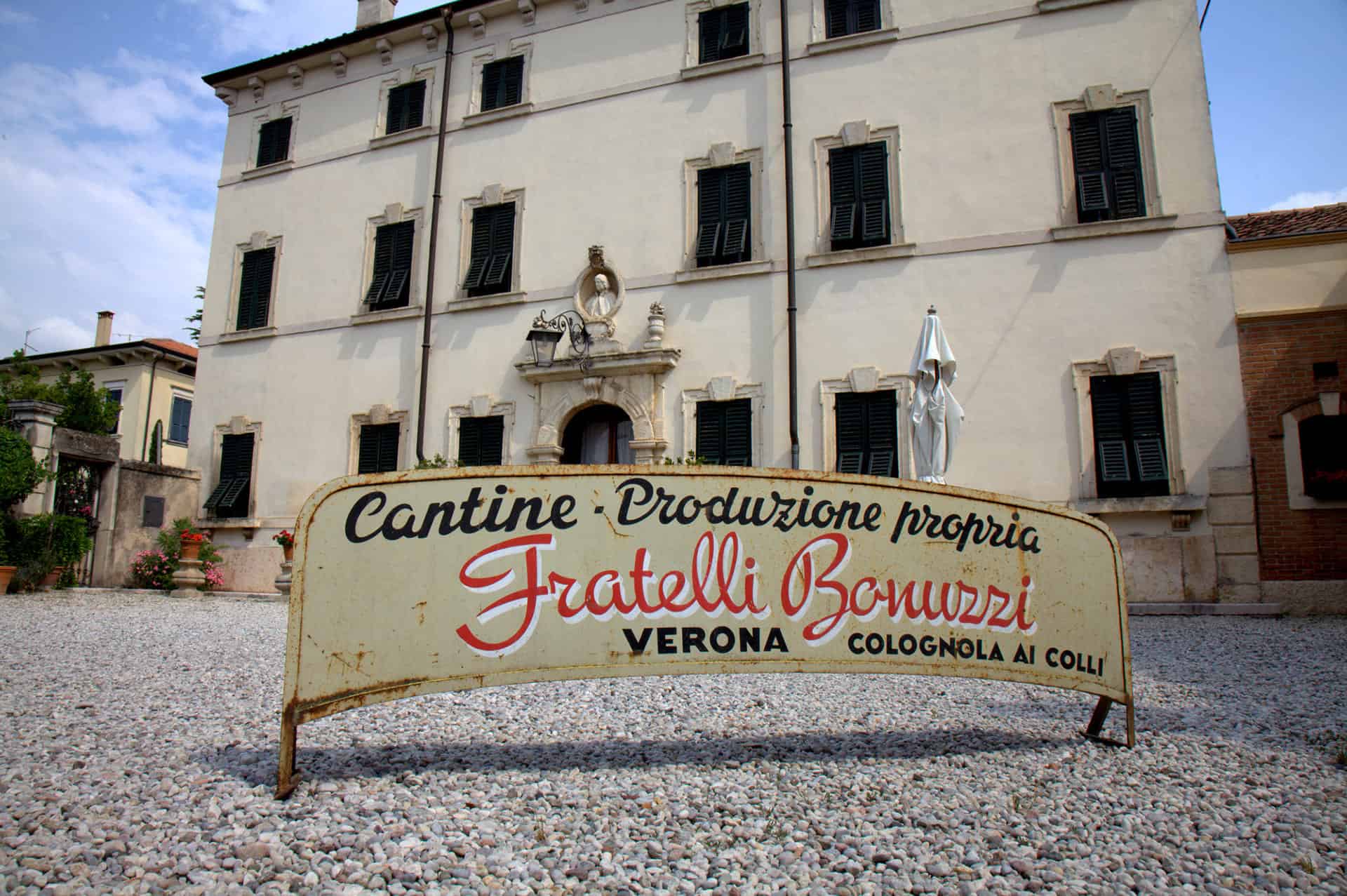 Ingresso alle cantine Villa Canestrari